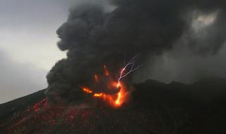 夏威夷火山喷发跟富士山哪个大